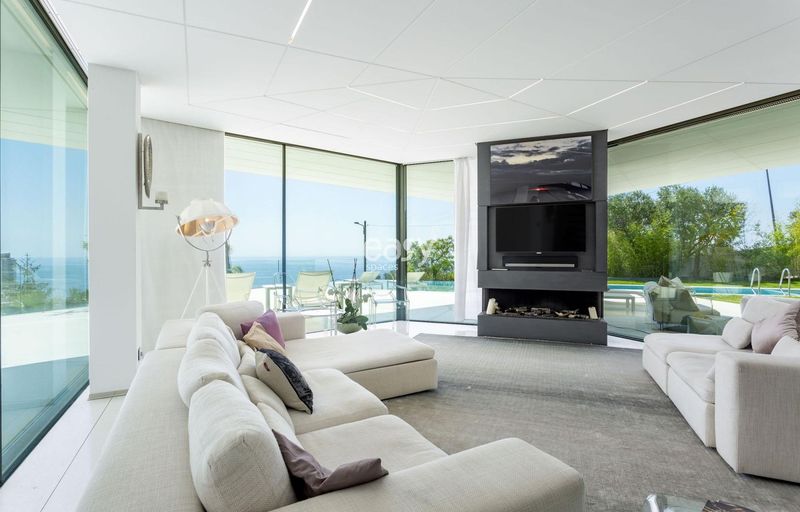 villa available for rent for filming purposes in Monaco, France